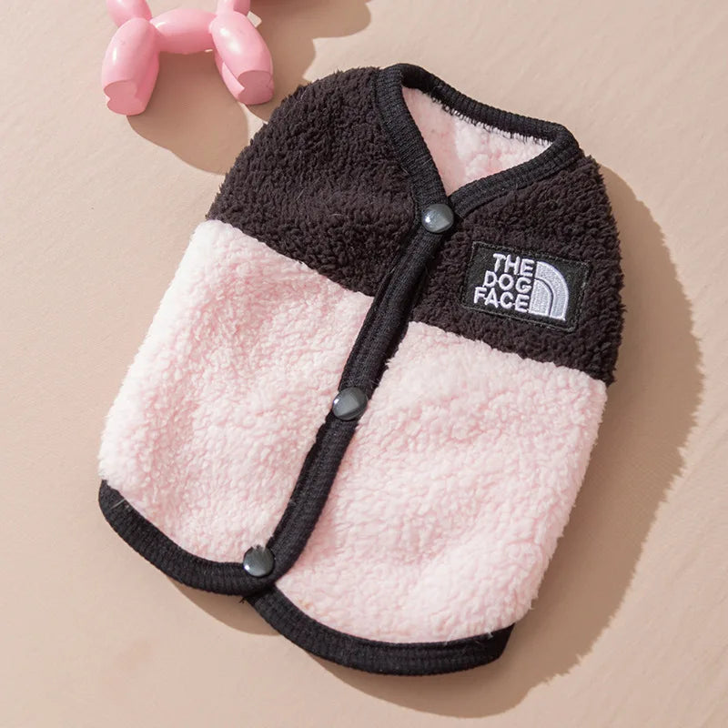 Vêtements pour chiens en polaire à lettres Gilet chaud d’hiver Sans manches Bouton Vêtements Teddy Chihuahua Broder Combinaison polaire Pièces pour chiens Produit pour animaux de compagnie