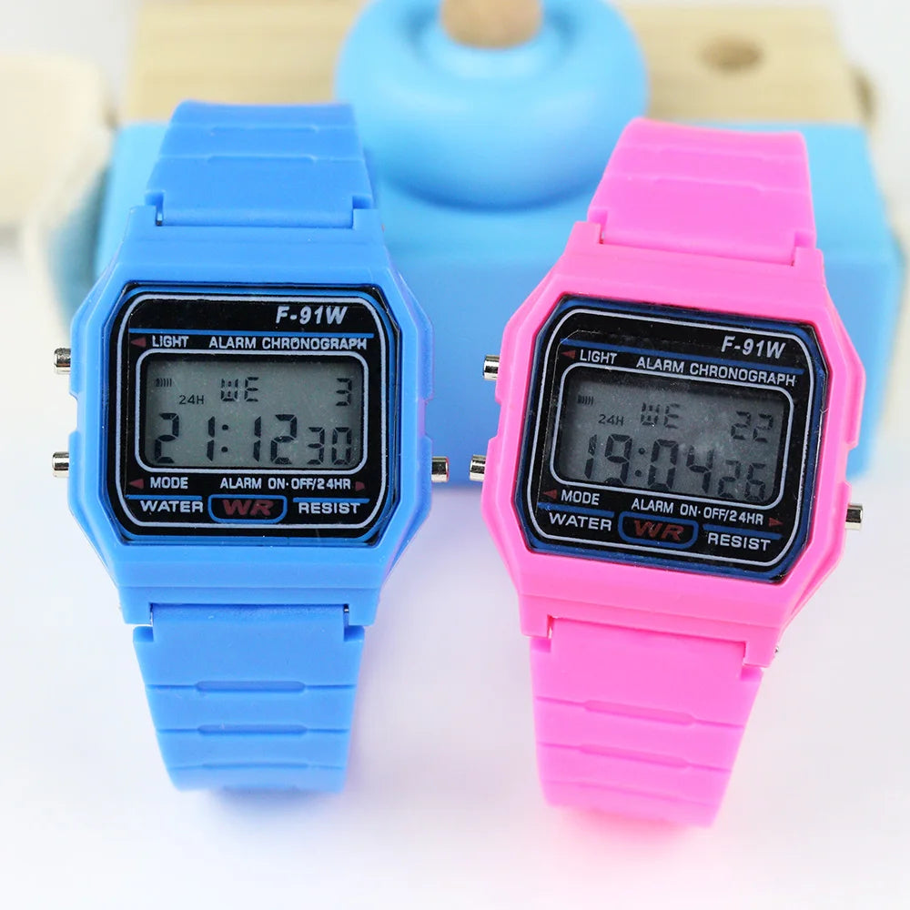 Montres numériques de sport Enfant Garçons Bracelet en silicone Filles Montre électronique Chronographe Alarme Étudiants mignons Horloge LED