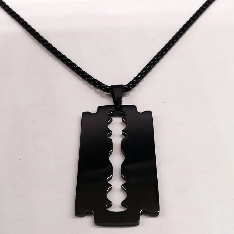 Colliers pendentifs de rasoir de lame gothique Hommes Collier de chaîne en acier inoxydable de couleur noire Bijoux esthétiques collier homme N423S01