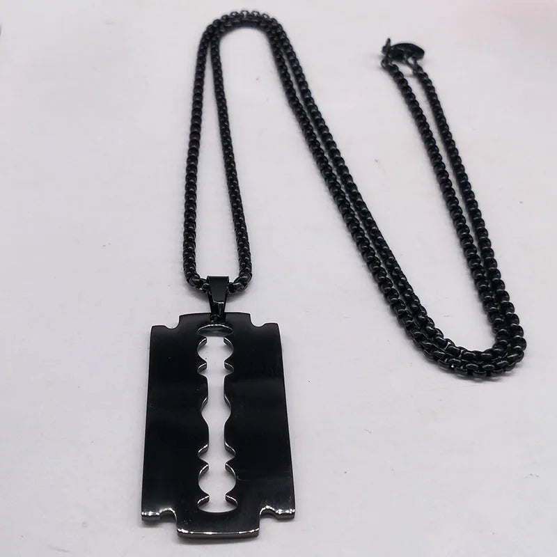 Colliers pendentifs de rasoir de lame gothique Hommes Collier de chaîne en acier inoxydable de couleur noire Bijoux esthétiques collier homme N423S01