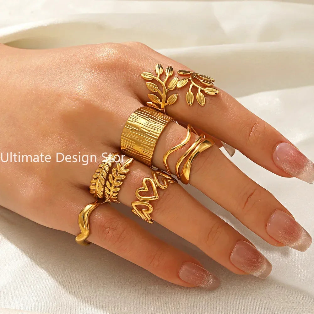 Bague cœur en acier inoxydable de couleur or Bague creuse en métal pour femmes Bijoux étanches Cadeau de petite amie Bijoux Femme Anillos