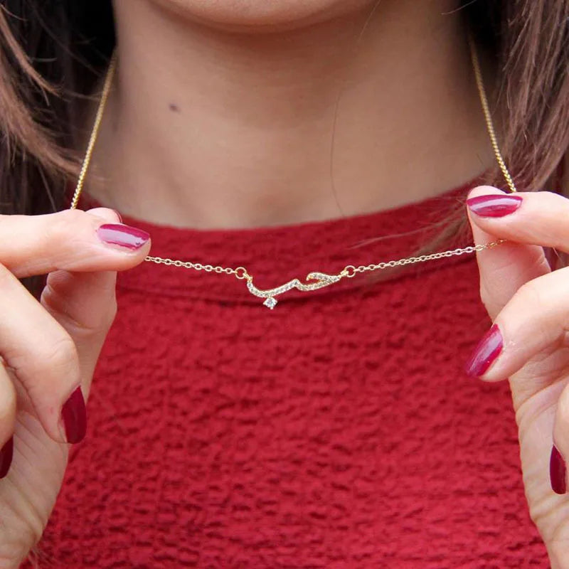 Colliers d’Allah pour femmes Hommes Plaque signalétique arabe Bijoux en acier inoxydable Lettre Collier ras du cou Lucky Amulet Muslim Bijoux Femme