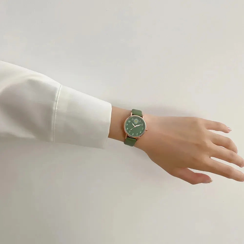 2025 Nouvelle montre pour femmes Robe romantique Bracelet Montre-bracelet Mode Dames Cuir Quartz Montre Horloge Femmes Montre Femme