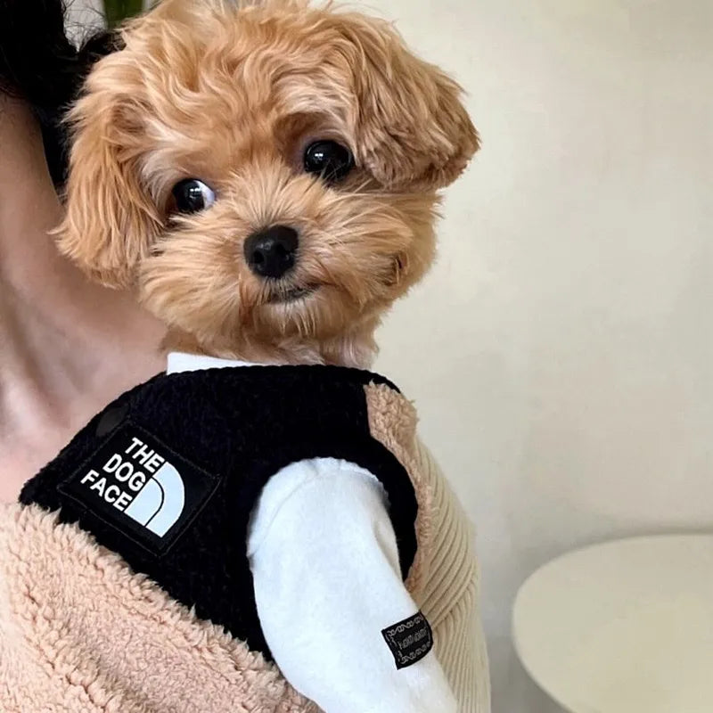 Vêtements pour chiens en polaire à lettres Gilet chaud d’hiver Sans manches Bouton Vêtements Teddy Chihuahua Broder Combinaison polaire Pièces pour chiens Produit pour animaux de compagnie