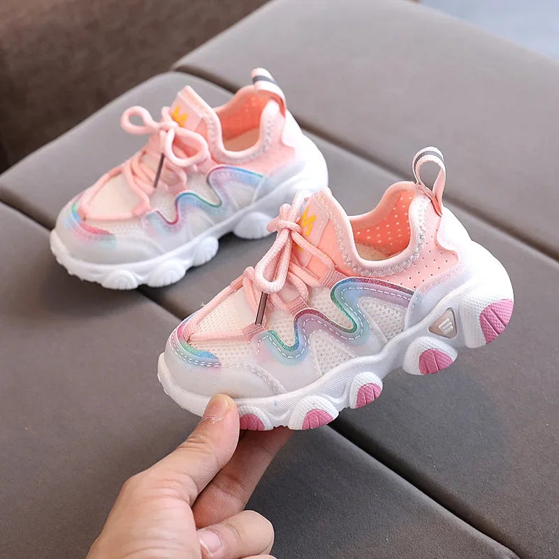 2025 Baskets respirantes pour tout-petits garçon Tissu extensible Chaussures de course pour bébé à la mode Chaussures de sport pour filles d’école roses D07083