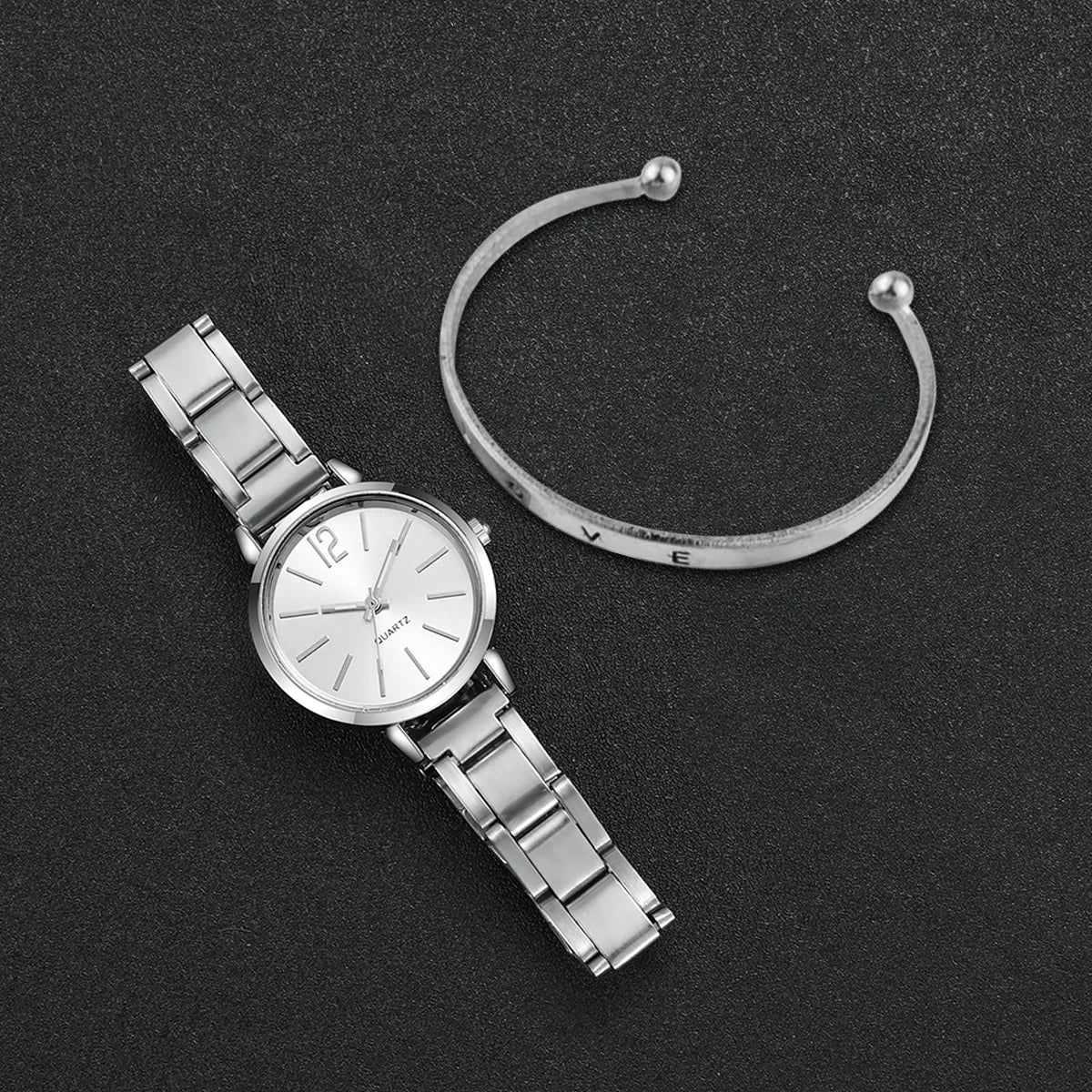 Mode Femmes Elagant Watch Casual Simple Steel Strap Quartz Watch Love Bracelet 2PCs Set Temperament Wearing Style