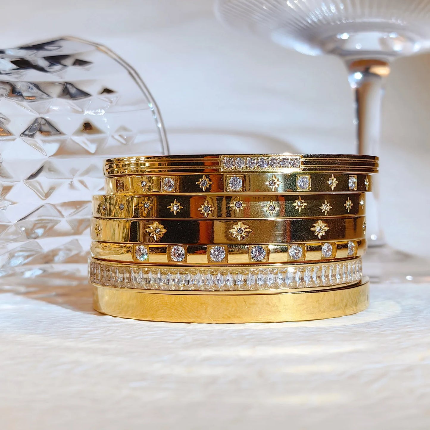 Nouveaux bracelets en zircone cubique imperméable Bracelets en acier inoxydable Bijoux sans ternissement pour les femmes Vente en gros d’usine Personnaliser