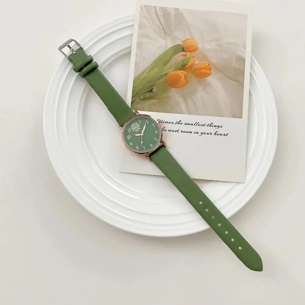2025 Nouvelle montre pour femmes Robe romantique Bracelet Montre-bracelet Mode Dames Cuir Quartz Montre Horloge Femmes Montre Femme