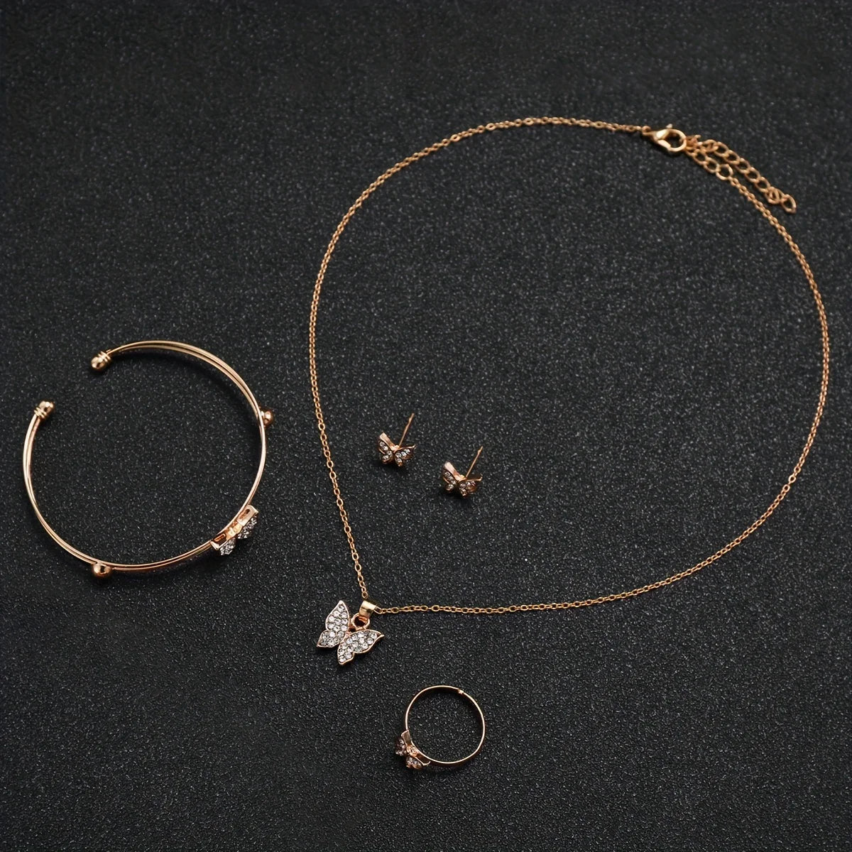 6PCS/coffret pour femme une montre une bague une paire de boucles d’oreilles un bracelet et une chaîne avec un pendentif