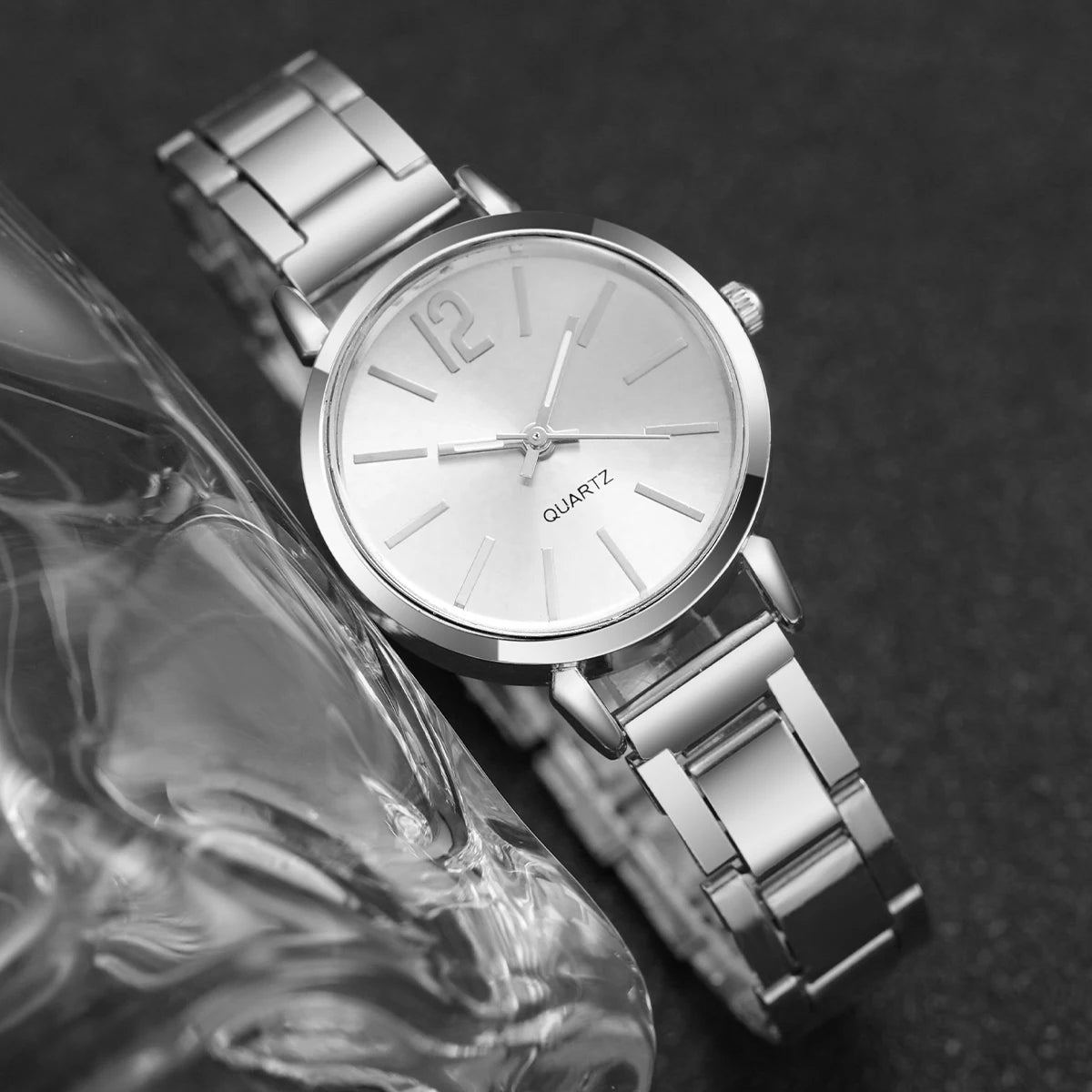Mode Femmes Elagant Watch Casual Simple Steel Strap Quartz Watch Love Bracelet 2PCs Set Temperament Wearing Style