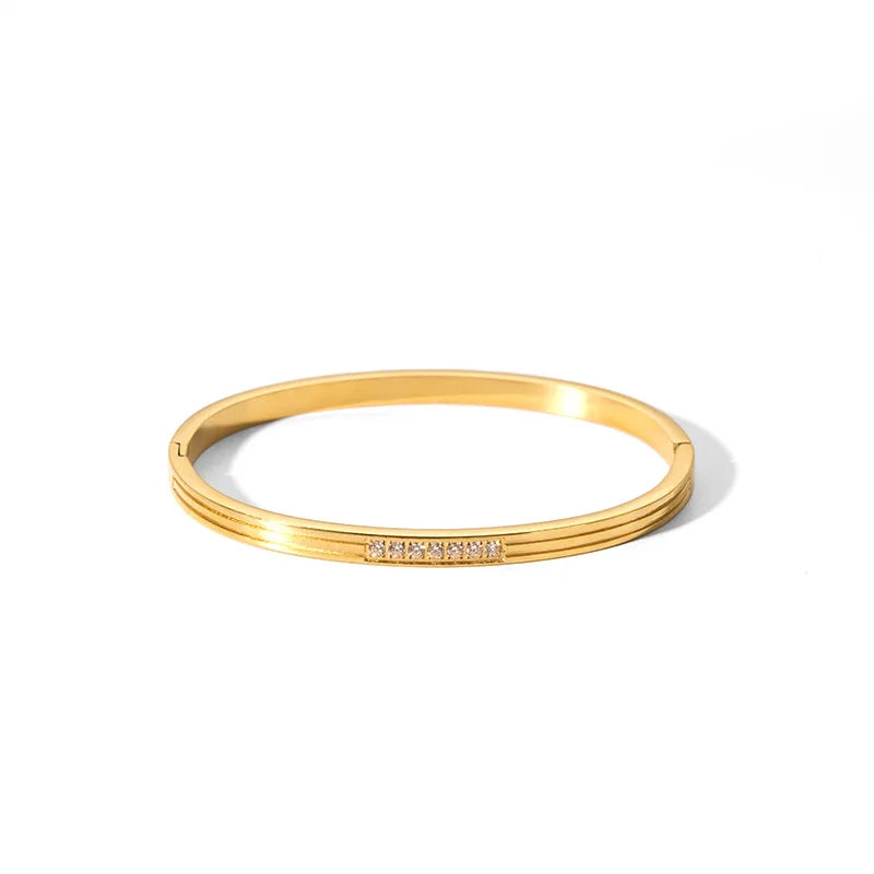 Nouveaux bracelets en zircone cubique imperméable Bracelets en acier inoxydable Bijoux sans ternissement pour les femmes Vente en gros d’usine Personnaliser