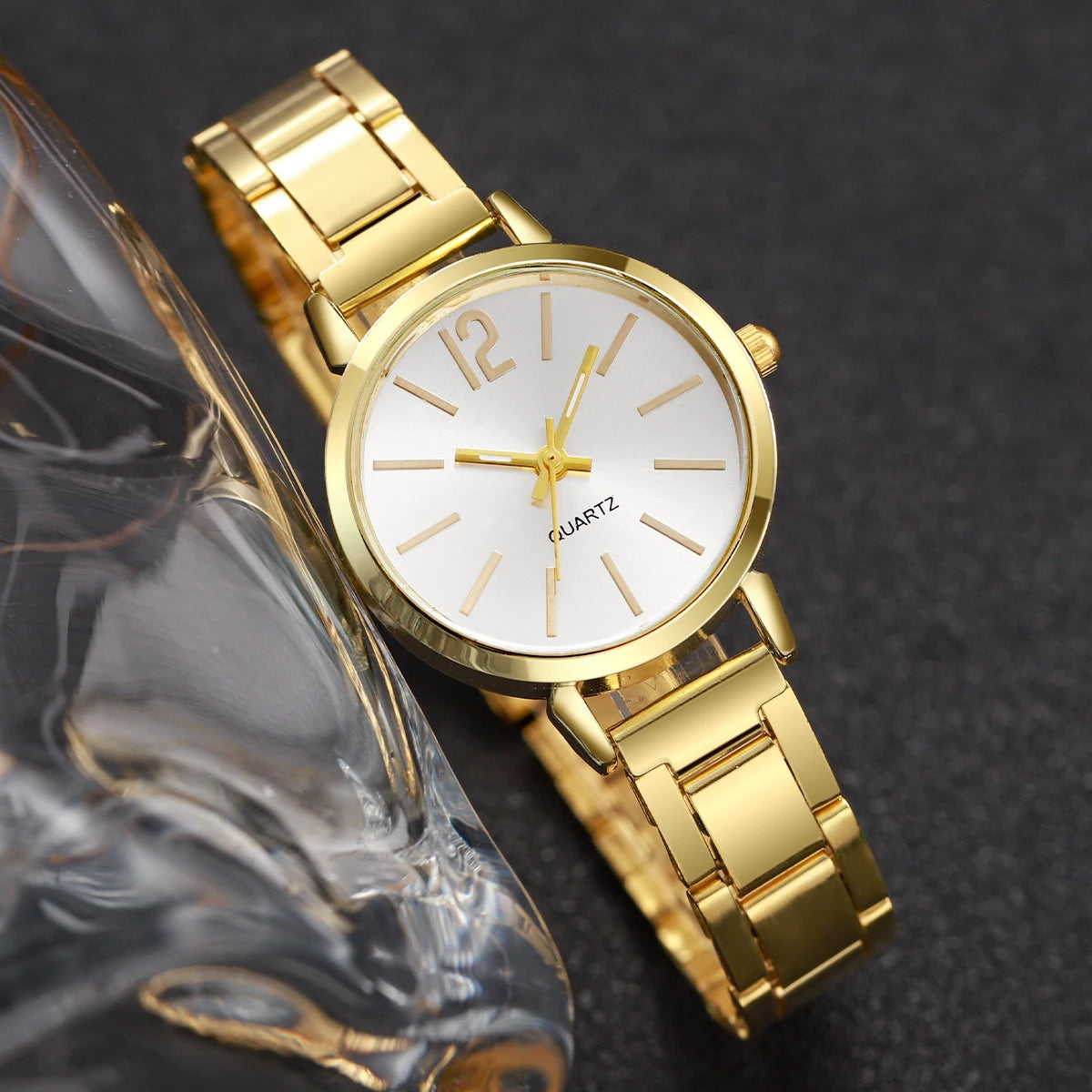 Mode Femmes Elagant Watch Casual Simple Steel Strap Quartz Watch Love Bracelet 2PCs Set Temperament Wearing Style