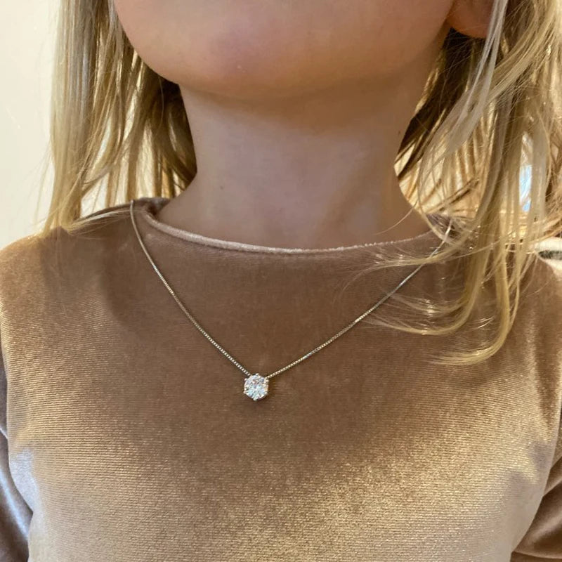 Collier plaqué en argent sterling 925 chaud Chaîne de clavicule de zircon AAA étincelante simple polyvalente pour femmes bijoux de mariage en gros