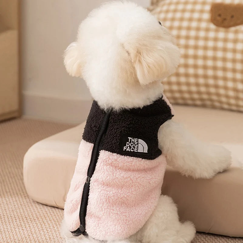 Vêtements pour chiens en polaire à lettres Gilet chaud d’hiver Sans manches Bouton Vêtements Teddy Chihuahua Broder Combinaison polaire Pièces pour chiens Produit pour animaux de compagnie